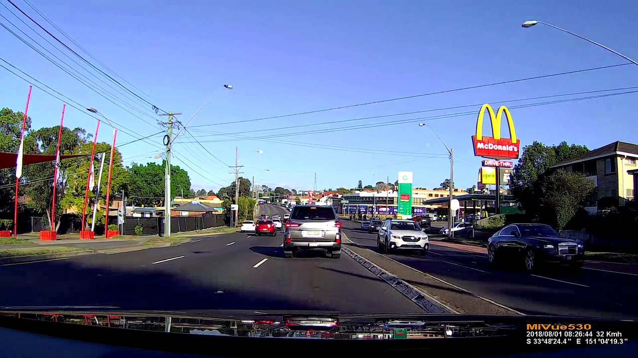 Police Catch Car Going Through Red Light