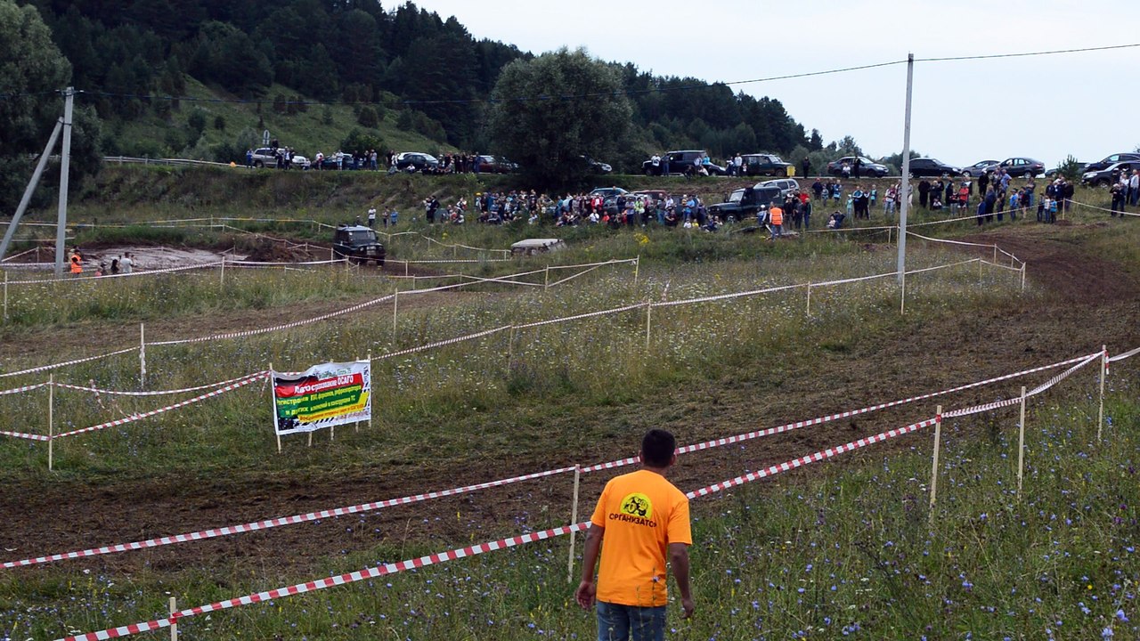 Rally Jeep Nearly Crushes Audience