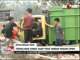 Terhalang Kabut Asap, Truk Tabrak Pagar DPRD