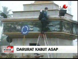 Protes Asap, Warga Jambi Pasang Masker di Patung Sultan Thaha
