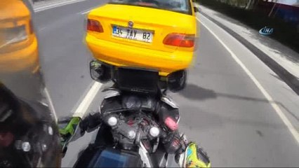 Motosikletli taksiye arkadan çarptı, kaza anı kameraya yansıdı