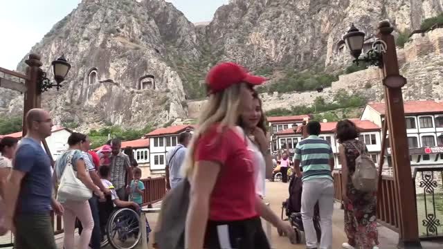 Kral Kaya Mezarları Na Ziyaretçi Akını