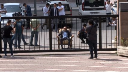 CHP Genel Merkezi Önünde Koltuklu Eylem