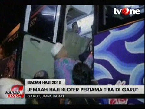 Isak Tangis Sambut Kedatangan Jemaah Haji, Kloter Pertama Garut