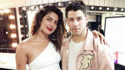 Priyanka Chopra & Nick Jonas ENJOY together at Singapore concert। FilmiBeat
