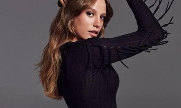 Serenay Sarıkaya'dan 7 milyon kutlaması
