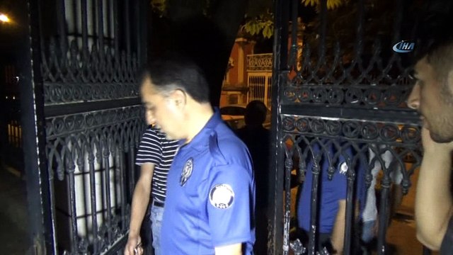 Okul bekçisinin zor sınavı... Polis ekipleri ve eli sopalı gençler okulun etrafında hırsız aradı