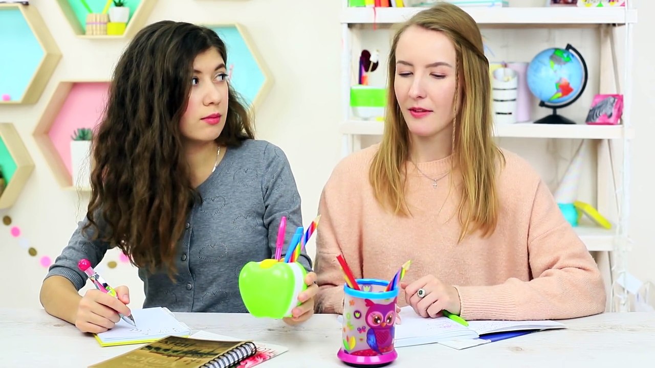 12 IDÉES BIZARRES POUR INTRODUIRE DU MAQUILLAGE EN CLASSE   BLAGUES A FAIRE EN COURS | Troom Troom FR