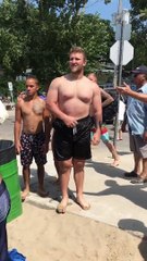 Arabası ile kalabalık plaja dalan sarhoş sürücü dehşet saçtı