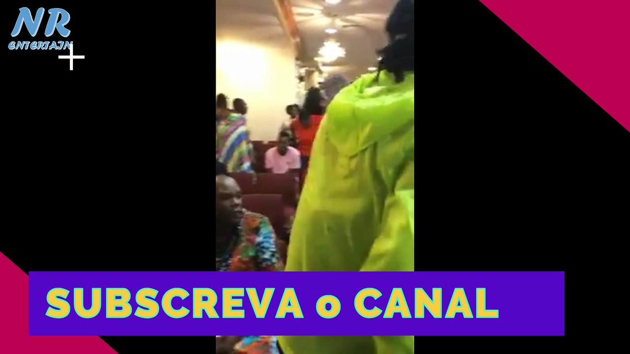 Igreja ou Concerto Rock?! Está tudo POSSUÍDO pelo Demo...