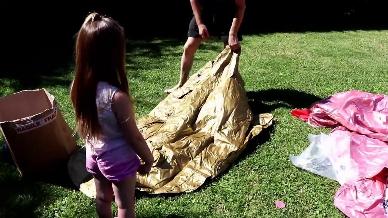 Des Bouées GEANTES dans notre piscine ! Vive l'été et les vacances avec BEAUSOLEIL PARIS !