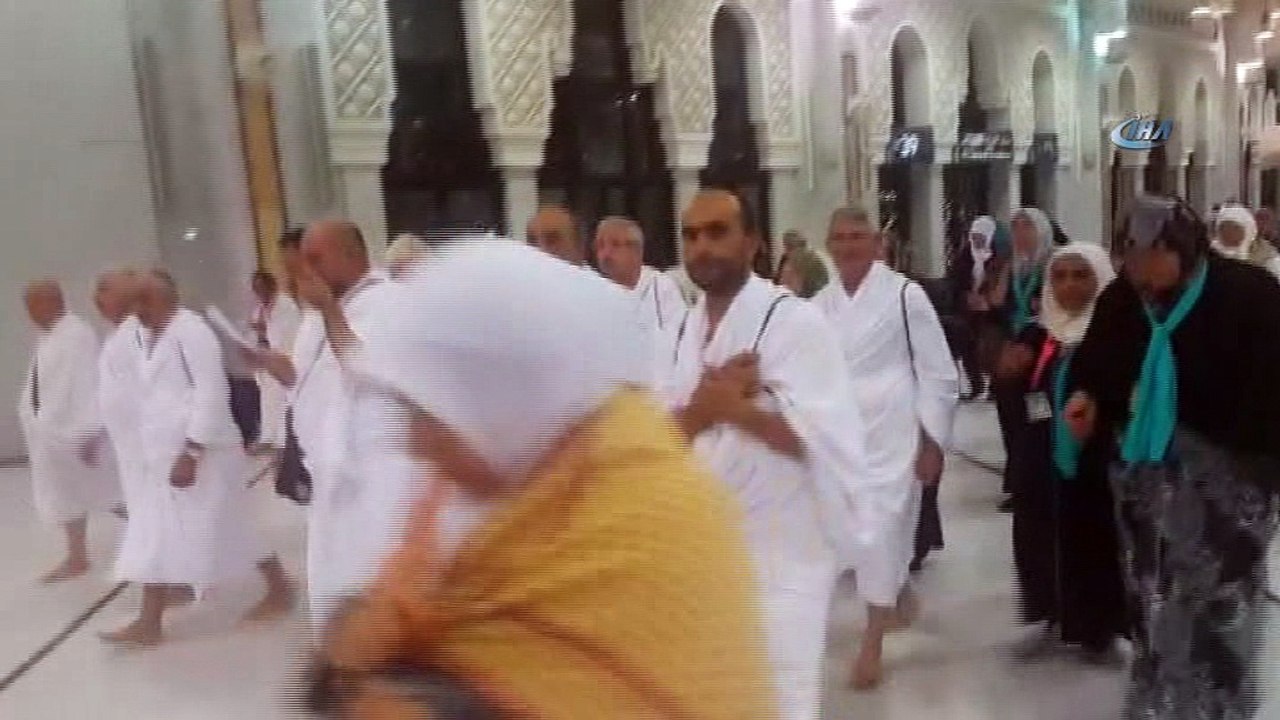 - Hac Kuyruğu Uzuyor- Her Yıl Türkiye'den 80 Bin Kişi Hac Farizası İçin Kutsal Topraklara Gidebilirken, Diyanet'e Yılda 300 Bin Talep Gelmeye Başladı- Bu Yıl Suudi Arabistan'a Gidecek Olan 80 Bin Türk Hacı Adayından 40 Bin'i Mekke Ve