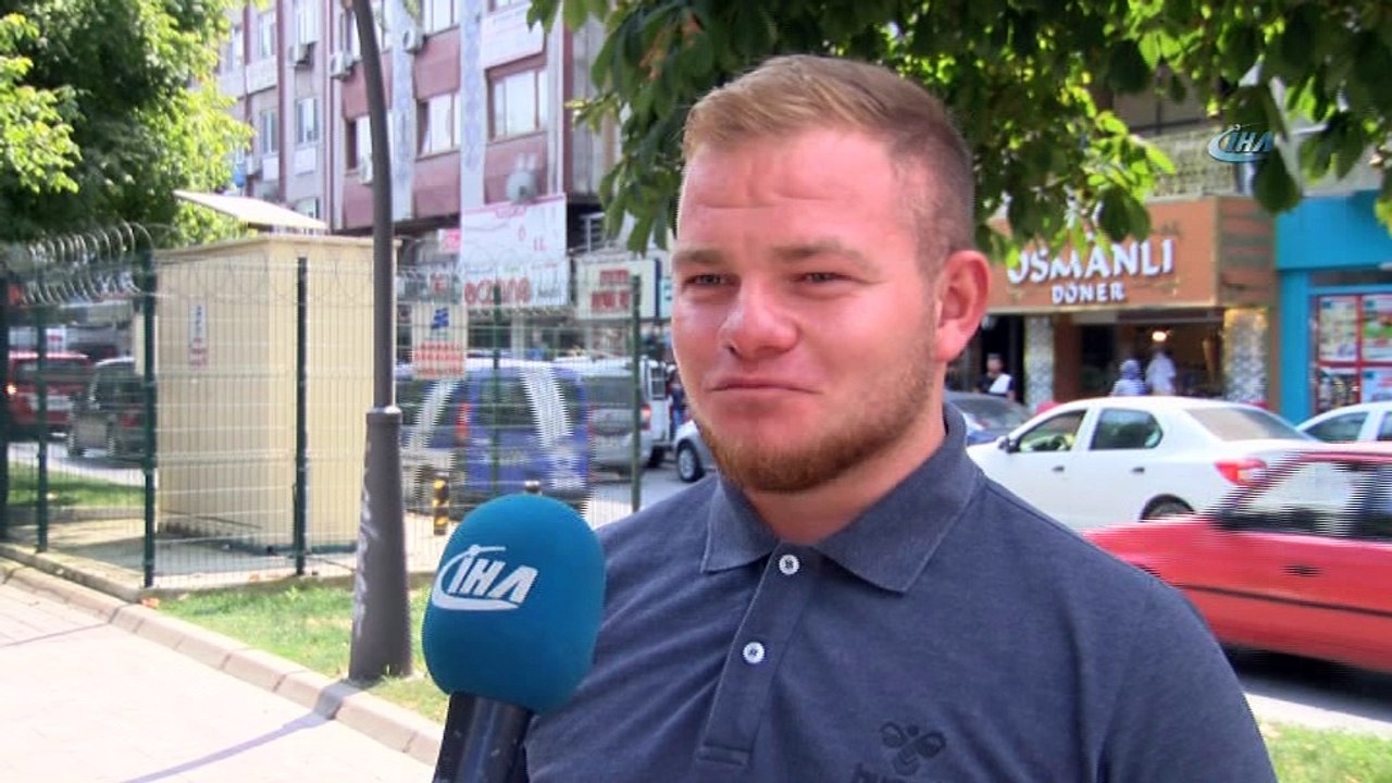 Halatla gelin arabasını çeken damat konuştu... “Bugün yine evlensem ben o arabayı yine çekerim”