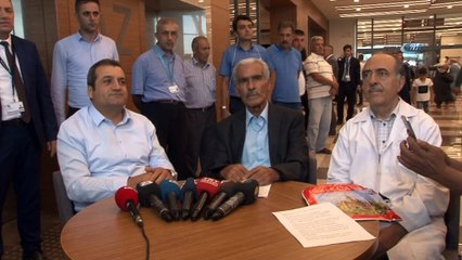 Şehit babası Mehmet Zeki Sekin, oğlunun ismi verilen Elazığ Fethi Sekin Şehir Hastanesi’ni gezdi