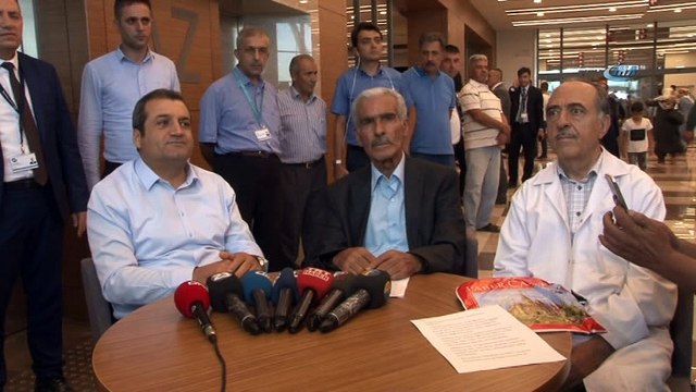 Şehit babası Mehmet Zeki Sekin, oğlunun ismi verilen Elazığ Fethi Sekin Şehir Hastanesi’ni gezdi