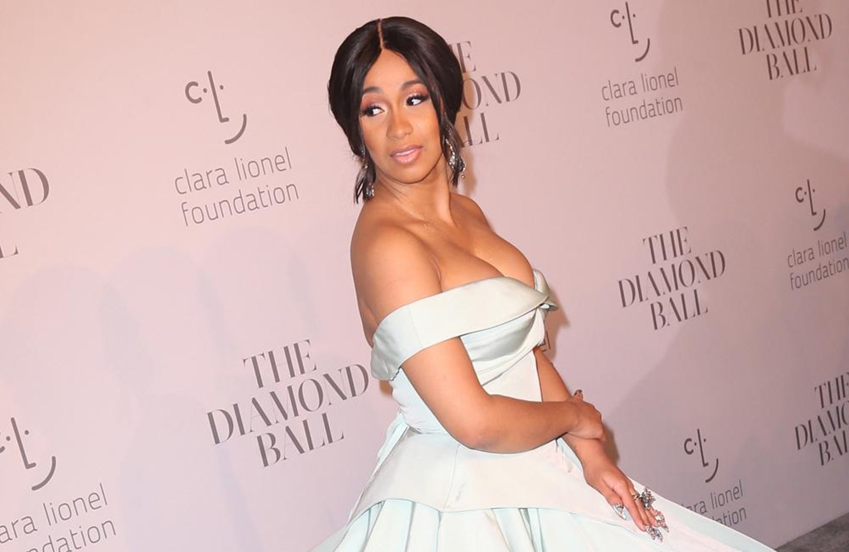 ⁣Cardi B struggling with baby blues