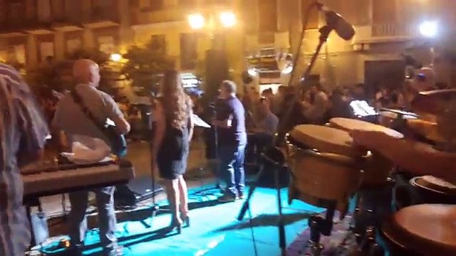 Andria: Piazza Duomo si colora di tante cover con I Consonanti , l'ex Sindaco Caldarone alle tastiere