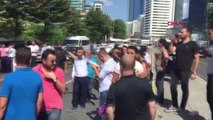 İstanbul Eylem Yapan İşçiler Yolu Trafiğe Kapattı