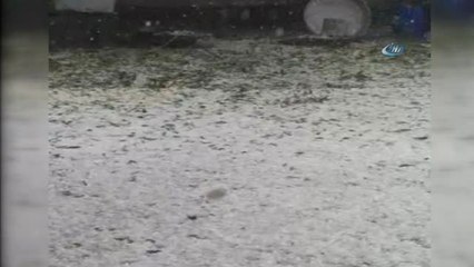 Ardahan'da Etkili Olan Dolu Yağışı Kenti Beyaza Bürüdü