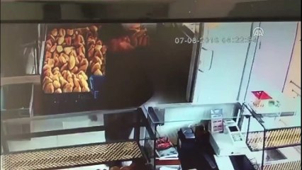 Sadaka kutusunun çalınma anı güvenlik kamerasında - BAYBURT