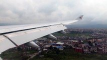 Atterrissage à l'aéroport Katmandou - Tribhuvan (KTM) NEPAL avec Qatar Airways