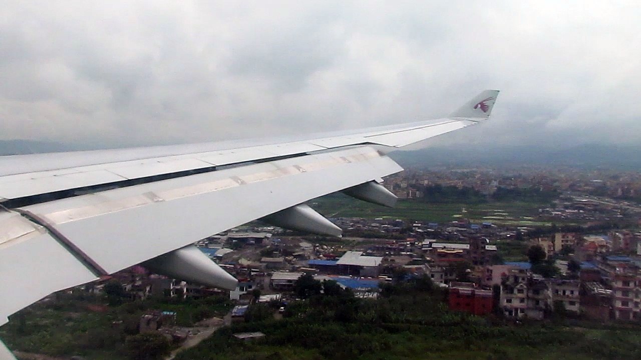 Atterrissage à l'aéroport Katmandou - Tribhuvan (KTM) NEPAL avec Qatar Airways