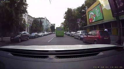 Un automobiliste renverse involontairement une passante et est dépité de son geste