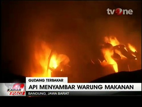 Gudang Barang Bekas di Bandung Ludes Dilalap Api