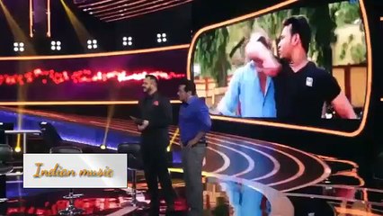 Salman khan funny reaction on fan made race 3 trailer spoof on the set of dus ka dum 2018 by new hd video