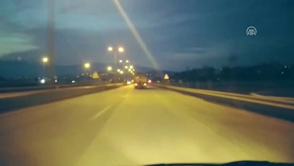 Tıra Tutunarak Giden Bisikletlinin Tehlikeli Yolculuğu Kamerada - Düzce