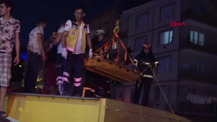 Kocaeli Freni Boşalan Kamyon İki Otomobile Çarparak Devrildi 3 Yaralı