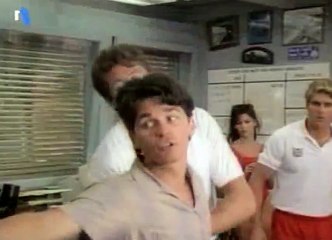 Alerte a Malibu S2E15 FRENCH   Part 02
