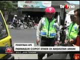Petugas Tertibkan Stiker Kampanye Calon Walikota Solo di Angkot