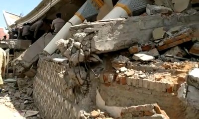 Evakuasi Korban Tertimbun Masjid di Lombok