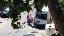 İstanbul'da dehşet...Babası küçük çocuğun gözü önünde annesine böyle bıçak çekti