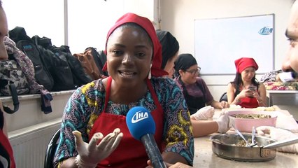 Dünyanın dört bir yanından gelen öğrenciler dolma sardı, mantı yaptı