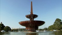 Cascading fountain in Lutyens Delhi