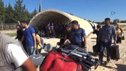 Aşırı sıcaklara aldırış etmediler...13 bin Suriyeli bayram için ülkelerine gitti