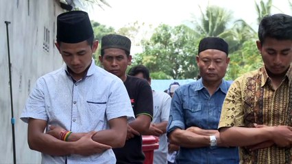 Friday prayers in quake-hit Indonesian island of Lombok