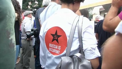 Download Video: Georgien wirft Russland Besetzung vor - Proteste in Tiflis