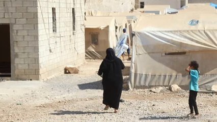 El-Bab-Hd) - Esad'ın Bombalarından Kaçan Doğu Gutalı Ailelere Vantilatör Dağıtıldı- Suriye Rejimi...