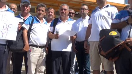 Postacılar Farklı Ayakkabılar Giyerek Renkli Bir Eyleme İmza Attı