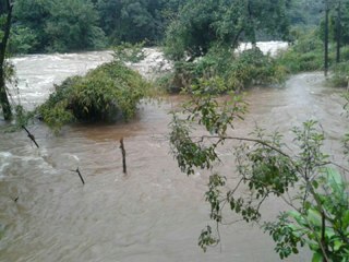 കിഴക്കന്‍ മലയോര മേഖലകളില്‍ കനത്ത മഴ | Oneindia Malayalam