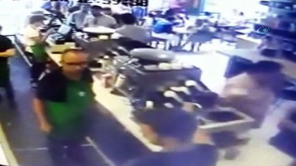 Şantaj yapacağı şahısla buluşma ayarladı, 'Yalnız gelmedin, bana 1 milyon dolar vereceksin' dedi...Şantaj buluşması kamerada