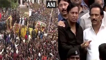 கடைசி நொடியில் கண்ணீரில் கதறும் கருணாநிதி குடும்பத்தினர்...மனதை உருக்கும் காட்சி- வீடியோ