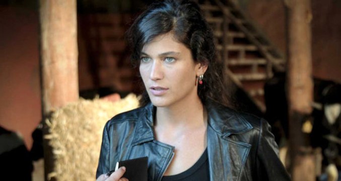 Berrak Tüzünataç Bir Yıldır Burs Verdiği Öğrenci Tarafından Engellendi