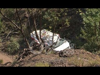 Ora News - Po shkonin në HEC e Komanit, makina me tre punëtorë bie në greminë