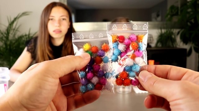 Du slime avec des ponpons métalliques ! Confection de slime grâce au Kit N°2 de La Petite Epicerie