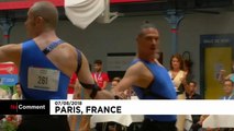 شاهد : عشاق الرقص من المثليين يستعرضون مهاراتهم في باريس