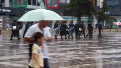 Sağanak yağmur Samsunluları hazırlıksız yakaladı